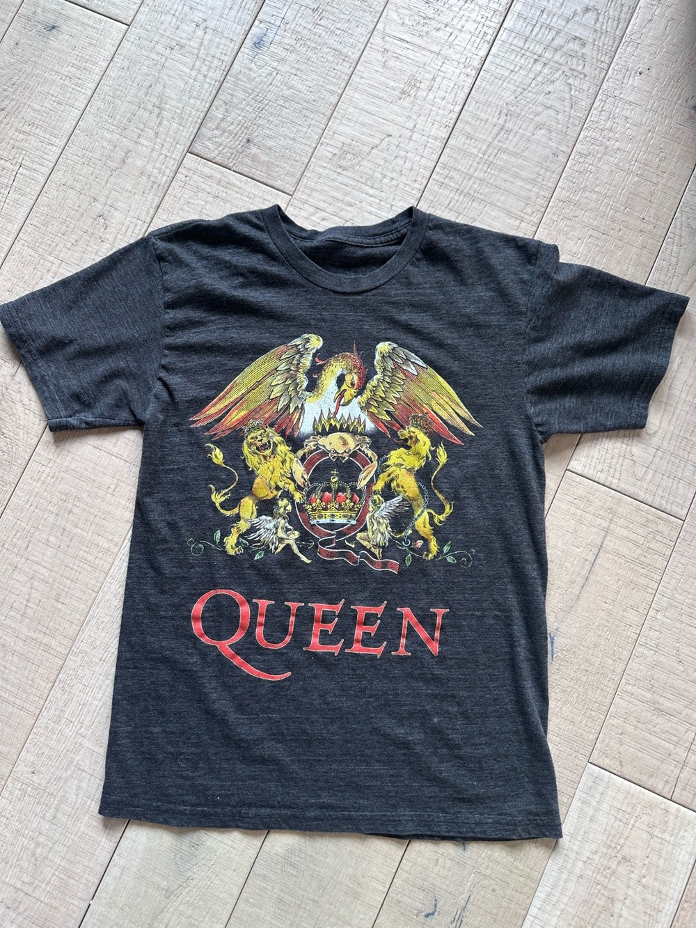 Queen Graphic Crewneck T-Shirt in Black/Gray - Band Logo Tee